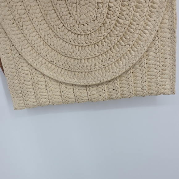 Chic Beige Woven Crossbody Bag - Picture 5 of 8